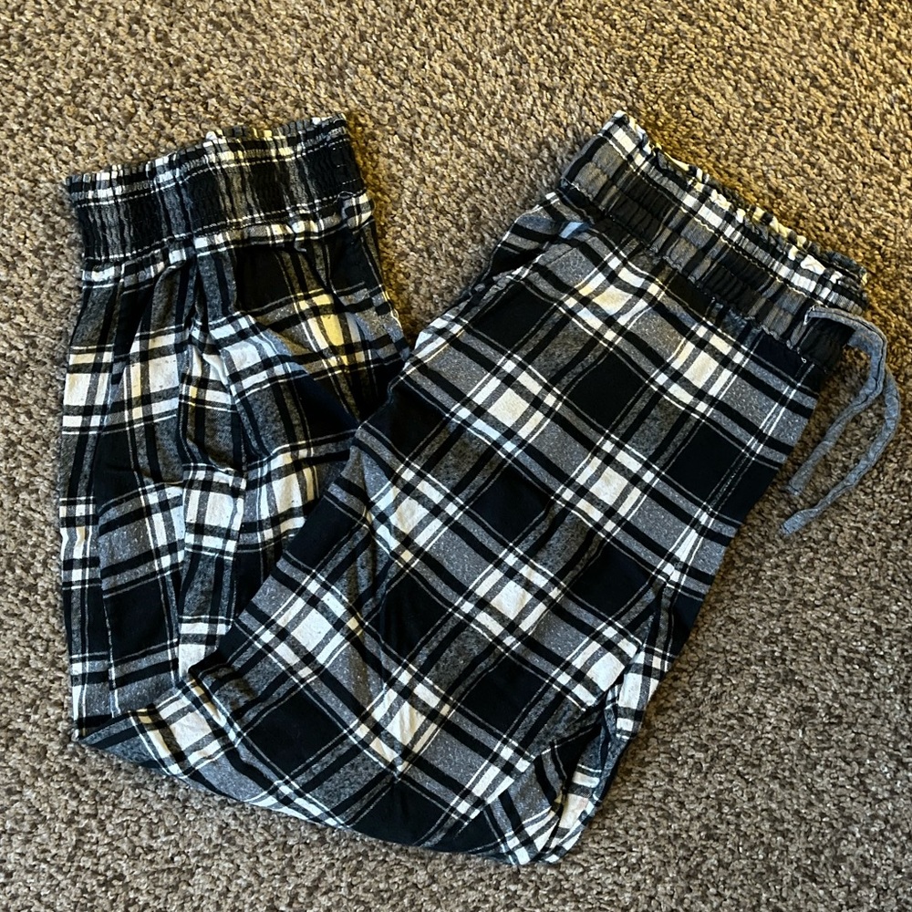 Aerie Black and White flannel joggers